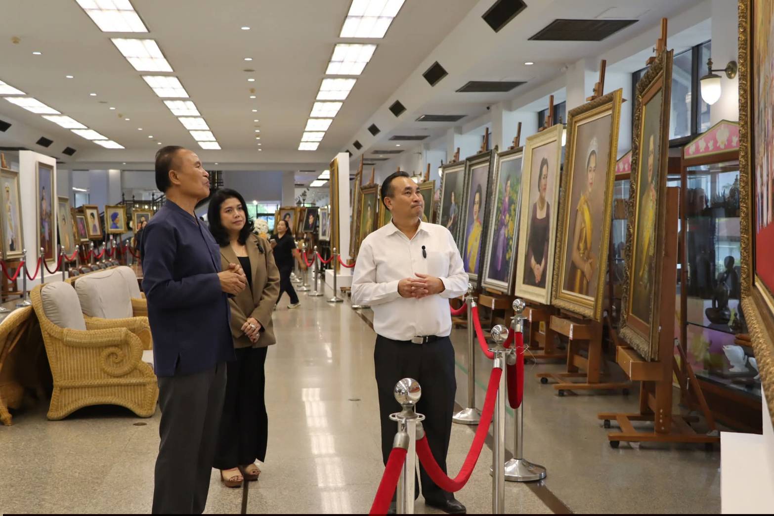 title - นายอำเภอบางไทร และคณะผู้บริหารท้องถิ่น ลงพื้นที่เยี่ยมชมสถานที่ภายใน ศูนย์ส่งเสริมและพัฒนาอาชีพเสริมนอกภาคการเกษตร (ศูนย์ศิลปาชีพบางไทรฯ (เดิม)) และแผนกฝึกอบรมทั้ง 12 แผนก